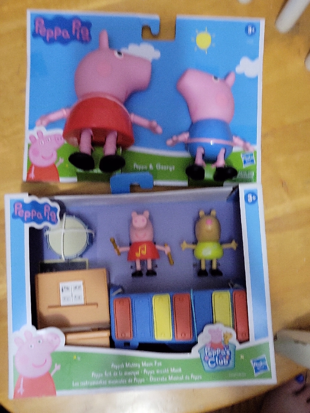 Peppa Pig Musical Playset with Pink and Red Figures